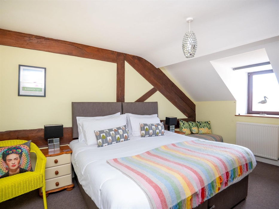 King size bed in Snowdonia holiday cottage near Barmouth