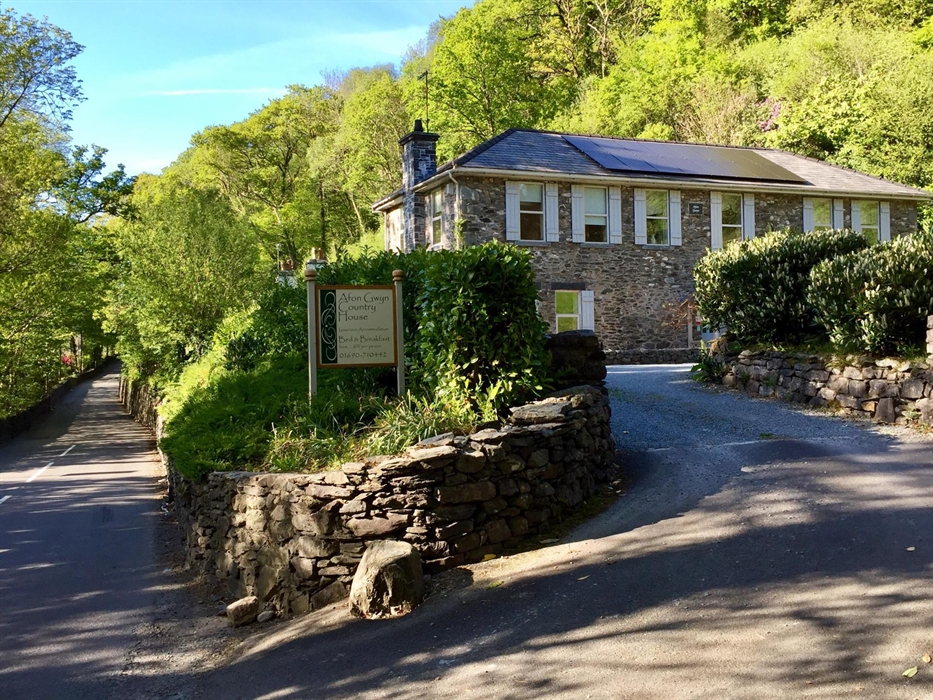 Entrance and Main Road A470