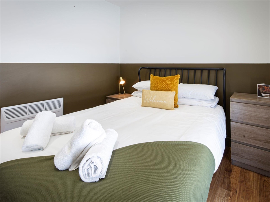 Double bed with towels and pillows