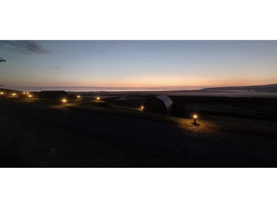 Glampio ger y gors glamping