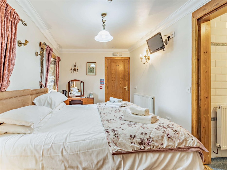 Room 3 (sleeps 2), super king with wet room, with wheelchair access