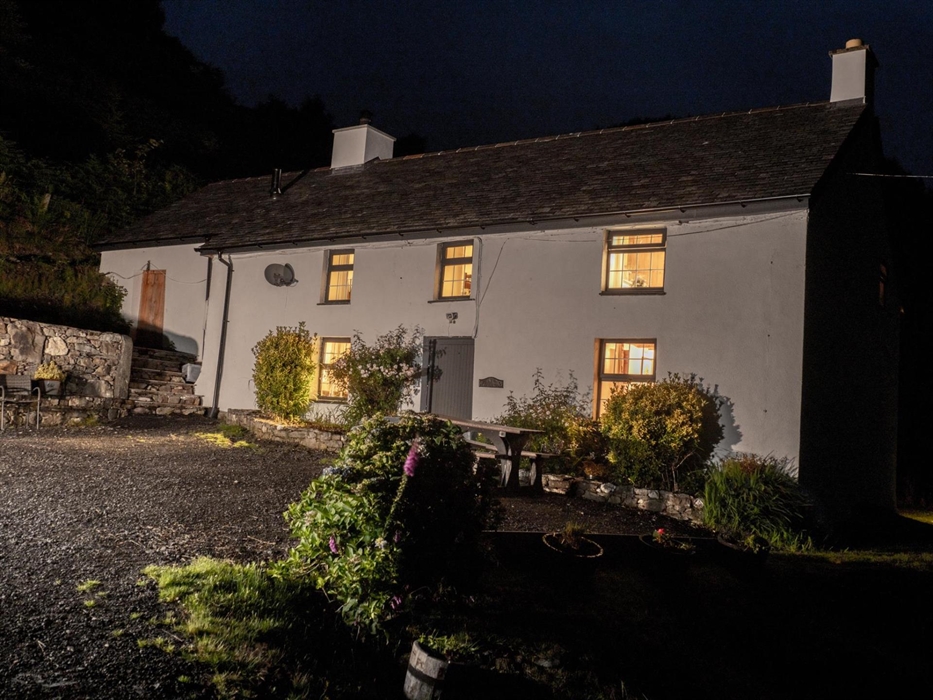Farmhouse in Happy valley sleeps 6in  a wonderful stting in its own valley with a stream flowing by  aquaint location