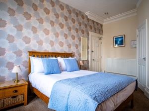 Room 2 (superior room)