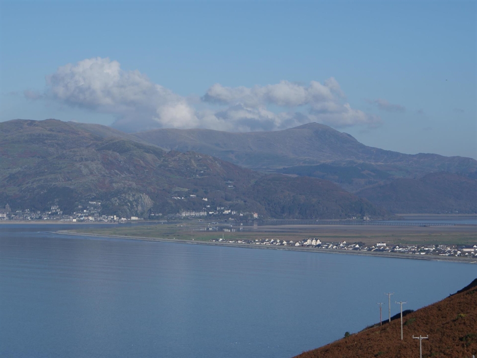 Walking the Wales coastal path overlooking Fairbourne and beach