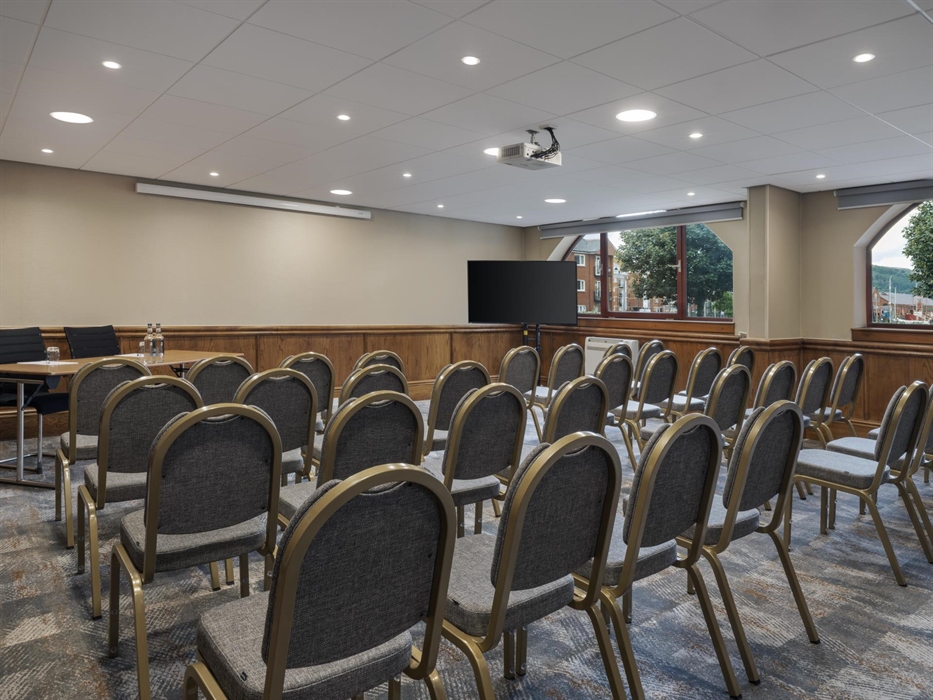 Tellin Suite Theatre Style