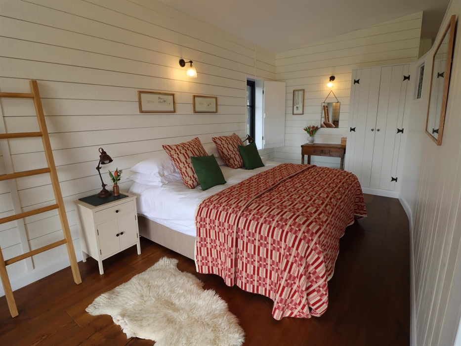 The Pavilion is a truly luxurious stay with its 5-meter window which allows unobstructed impressive views onto the Jurassic coastline whilst lying in