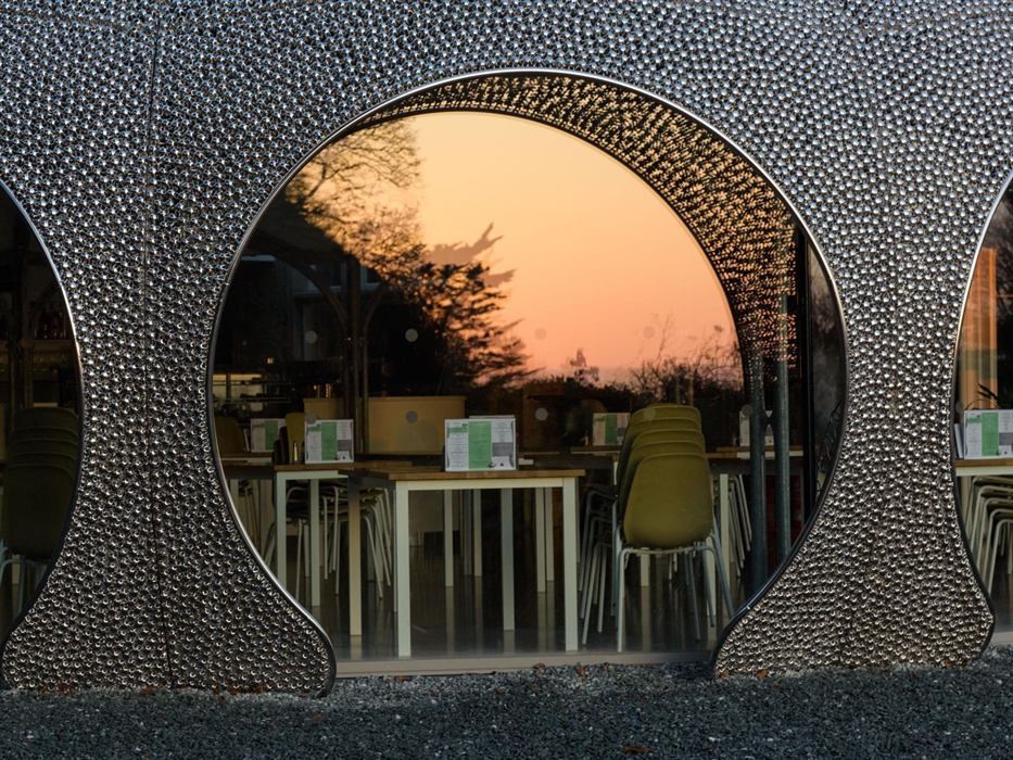 Caffi newydd y Plas new cafe