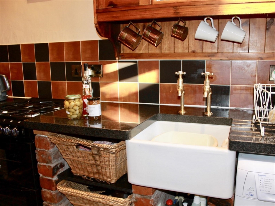 Quirky kitchen-fridge, freezer, dishwasher, microwave, electric oven and gas hobs
Utility room separate with washer/dryer