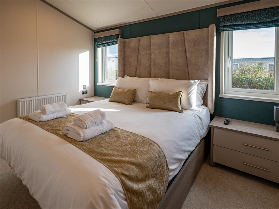 Luxury Lodge Master Bedroom