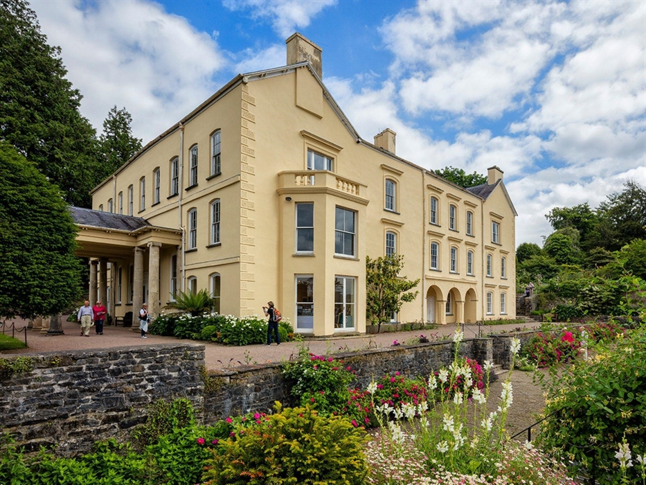 Aberglasney mansion with visitors outside