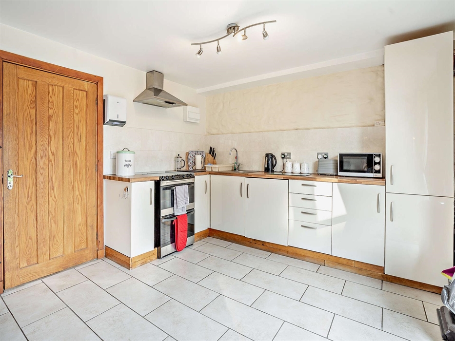 Tyn Cellar Cottage kitchen