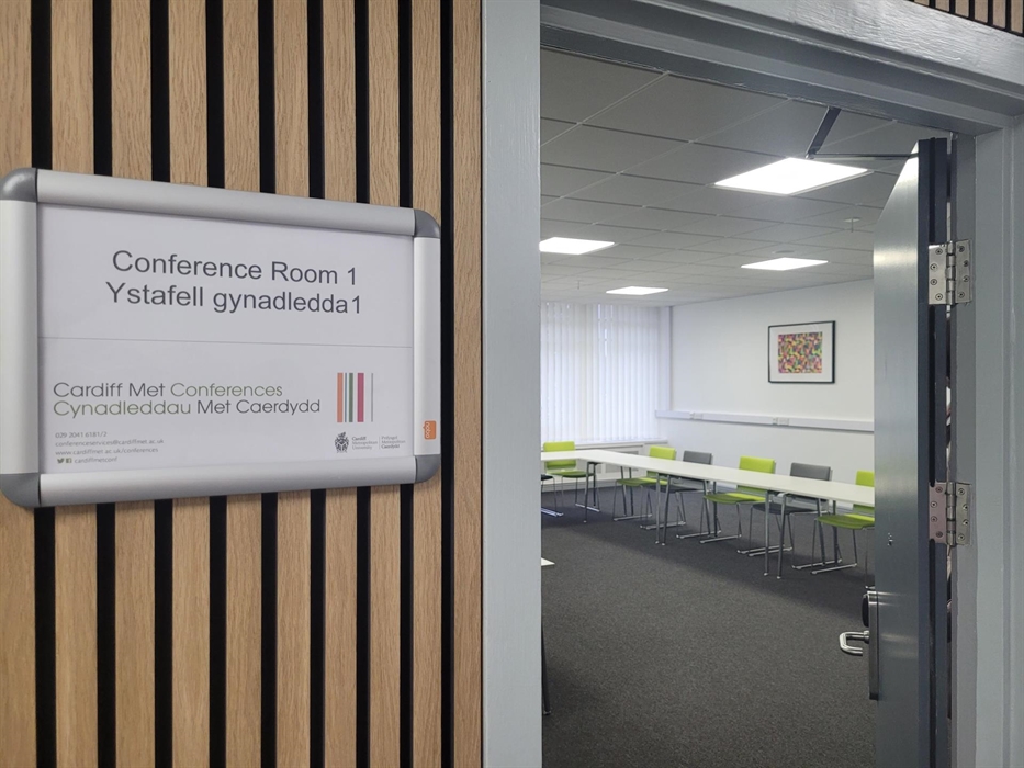 Ground floor conference room with natural daylight & near to reception