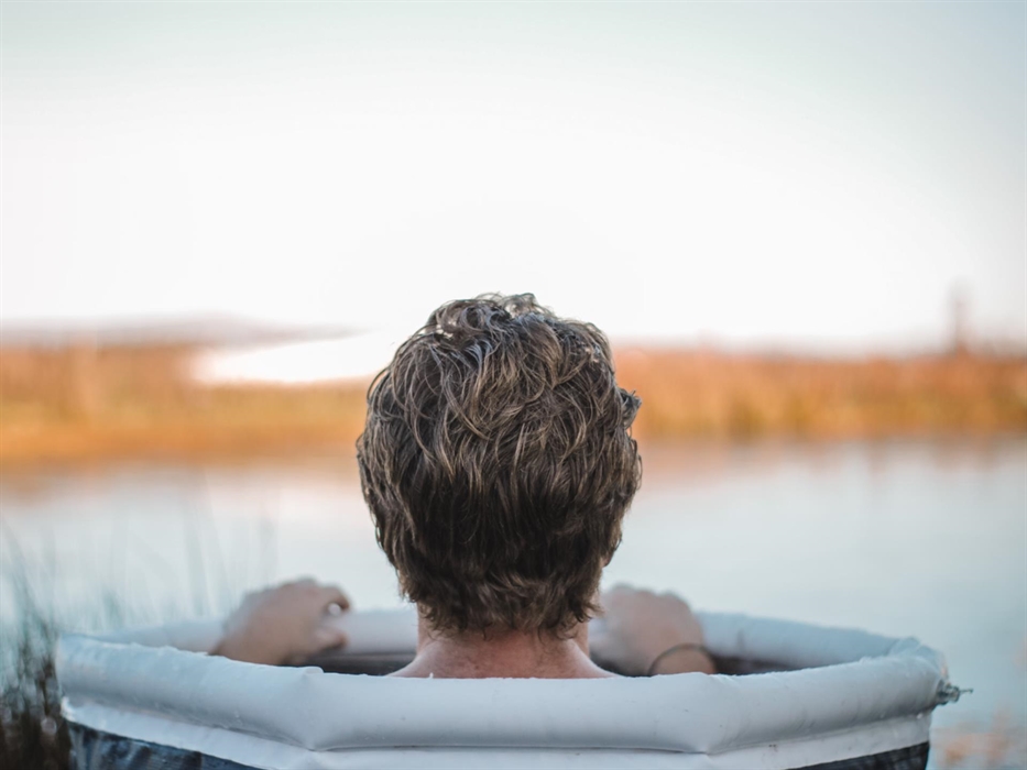 Experience the exhilarating rejuvenation of a cold plunge at Logi Saunas, where the brisk, invigorating waters offer a refreshing and revitalizing esc