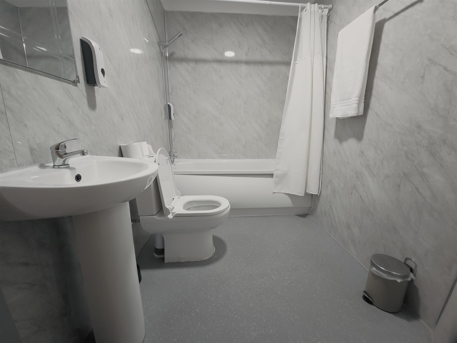 Ensuite with Bath Tub