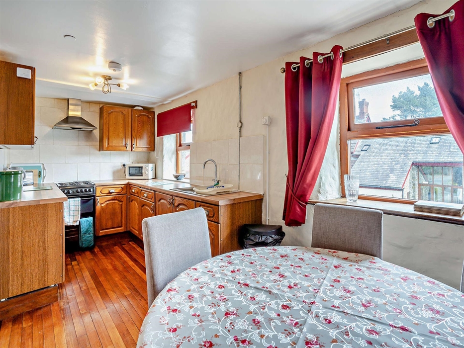 The Granary, kitchen and dining table