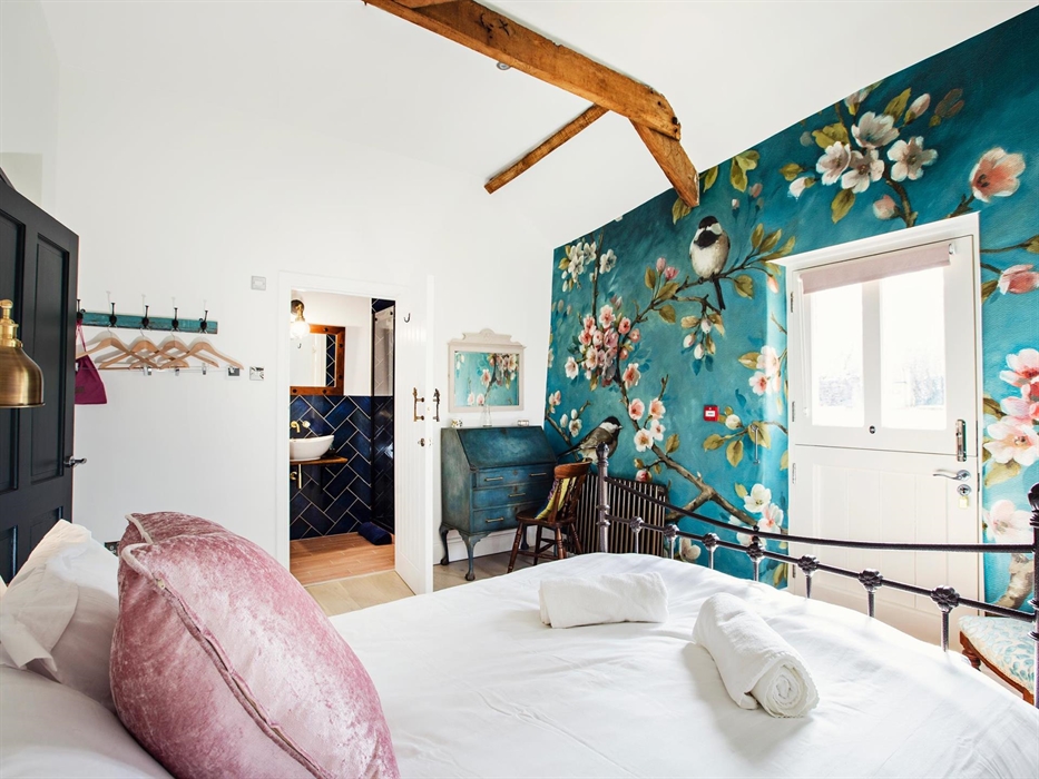 Bird & Blossom Room