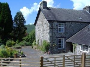 ABERHIRIAETH FARMHOUSE - SLEEPS 6