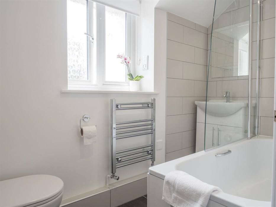 Stable Cottage bathroom