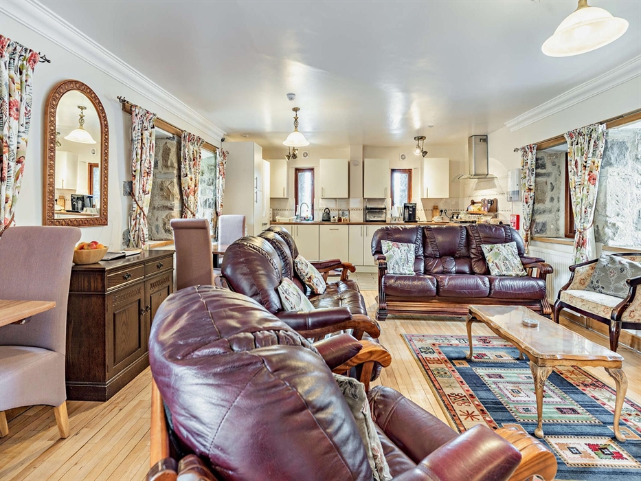 Kitchen lounge with dining area.