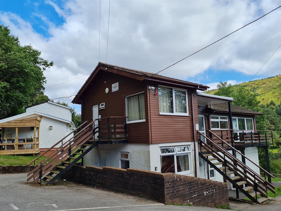 Parkwood Outdoors Dolygaer - Chalet for self-catering holidays or corporate stays