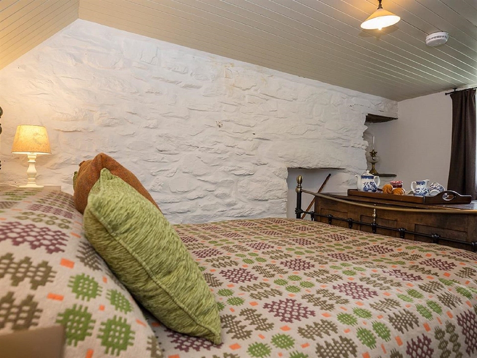 Hen Dy Double Bedroom