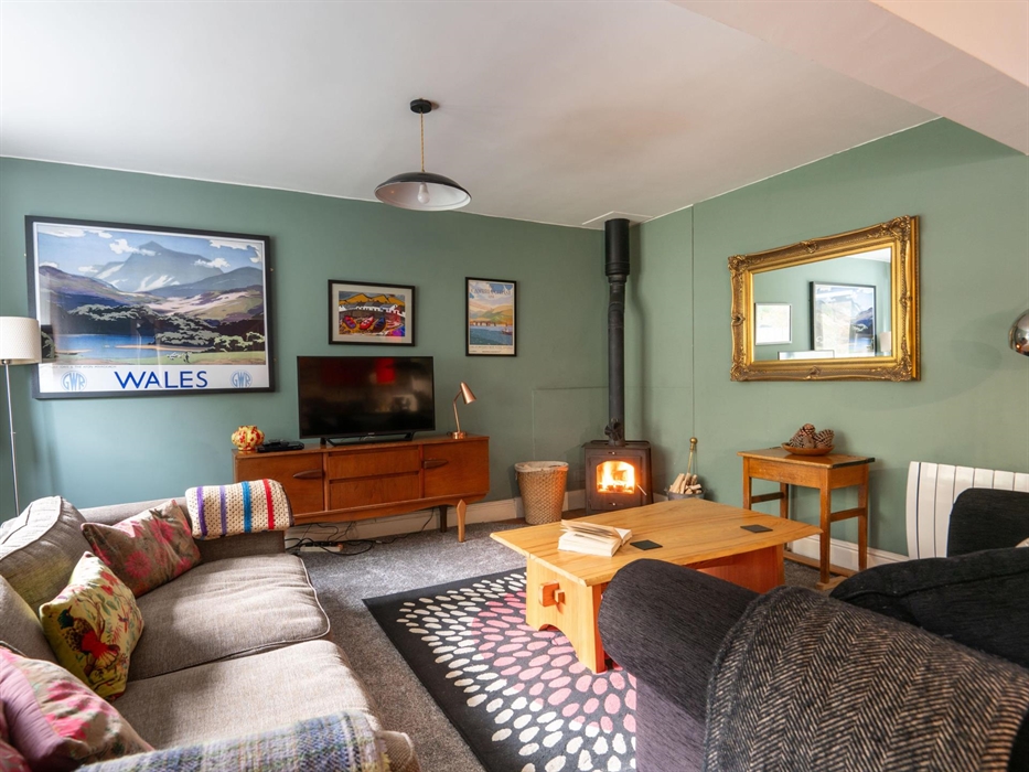 Snowdonia holiday cottage with woodburner