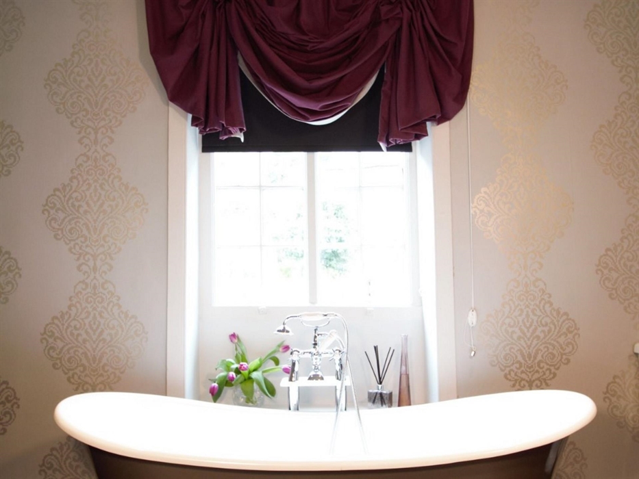 Sink into this deep floating bath and relax with bubbles!