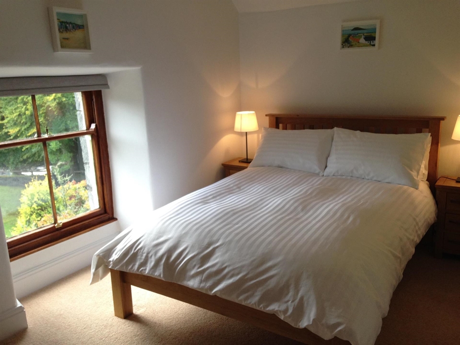 1 double bed, En–suite shower room and toilet, Garden and river view, First floor
