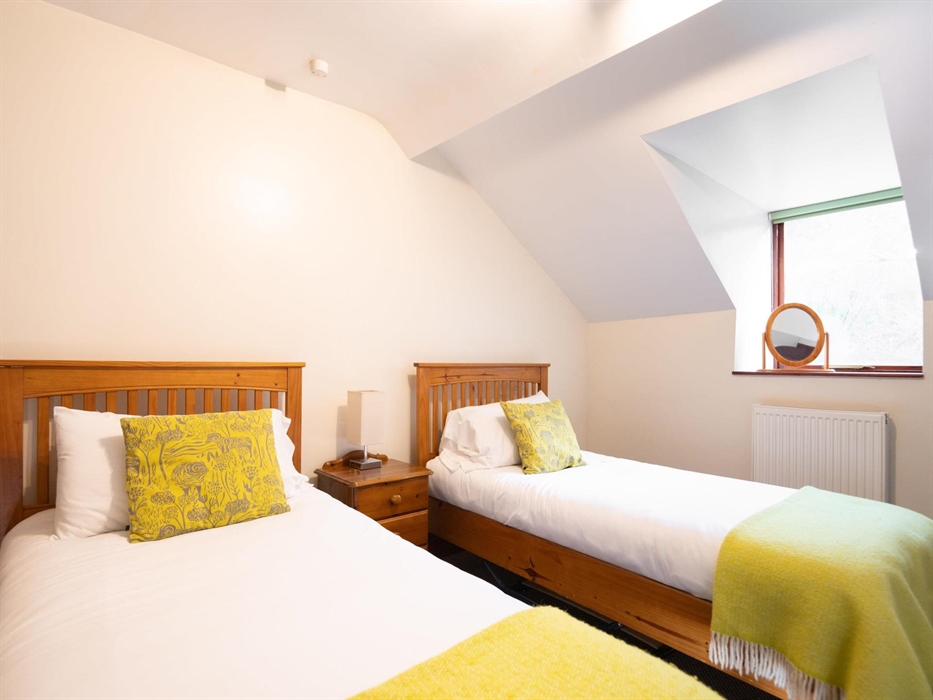 Twin beds, Wales family holiday cottage