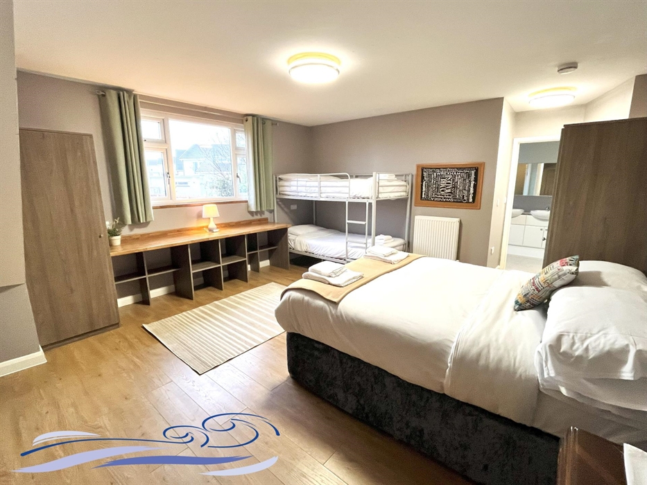 Bedroom 5 (Double & Bunk Beds)