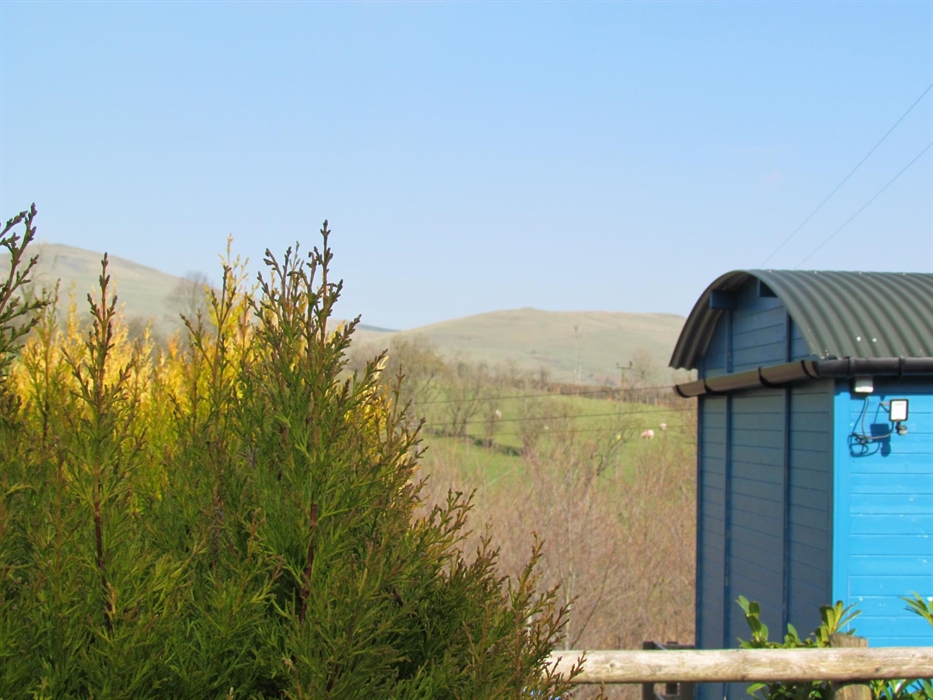 The huts are surrounded by beautiful scenery and stunning views. Perfect for relaxing and unwinding and feeling refreshed after a stay.