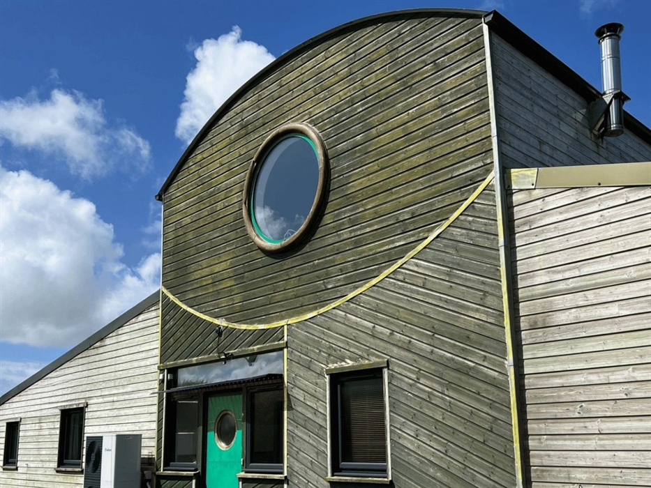 Eco barn facade