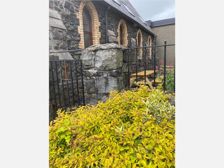 At the rear of the chapel there is a small gated, shared, seating area for guests staying at Capel Bethel Dolbadarn and Padarn.