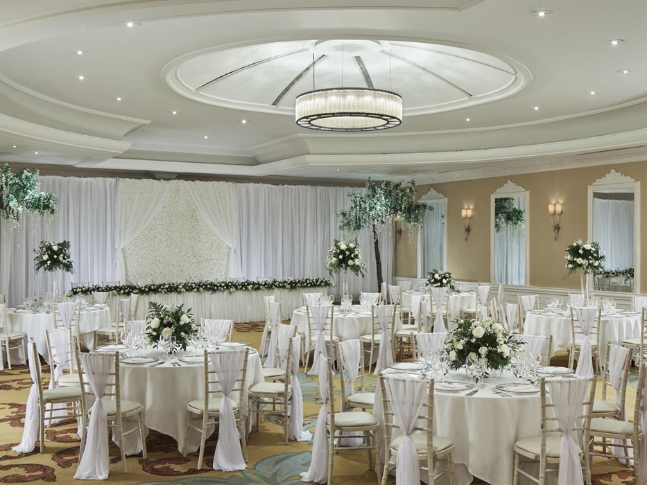 Situated on the ground floor, over 2,566 square feet and with natural daylight, the St. Pierre Suite is a versatile space for all of your special day