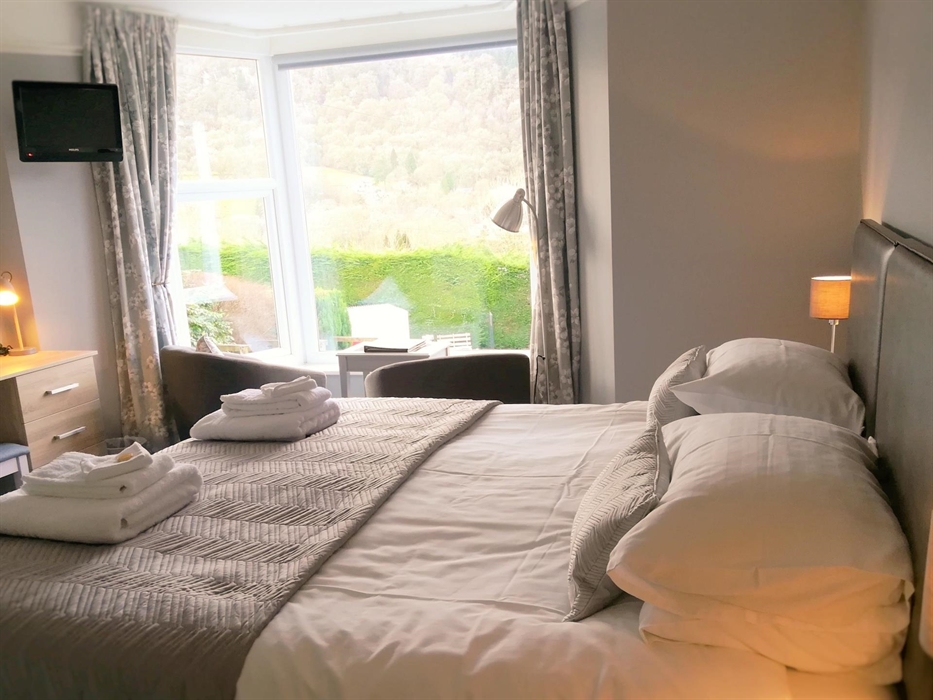 Room 2 - Super king or Twin front room