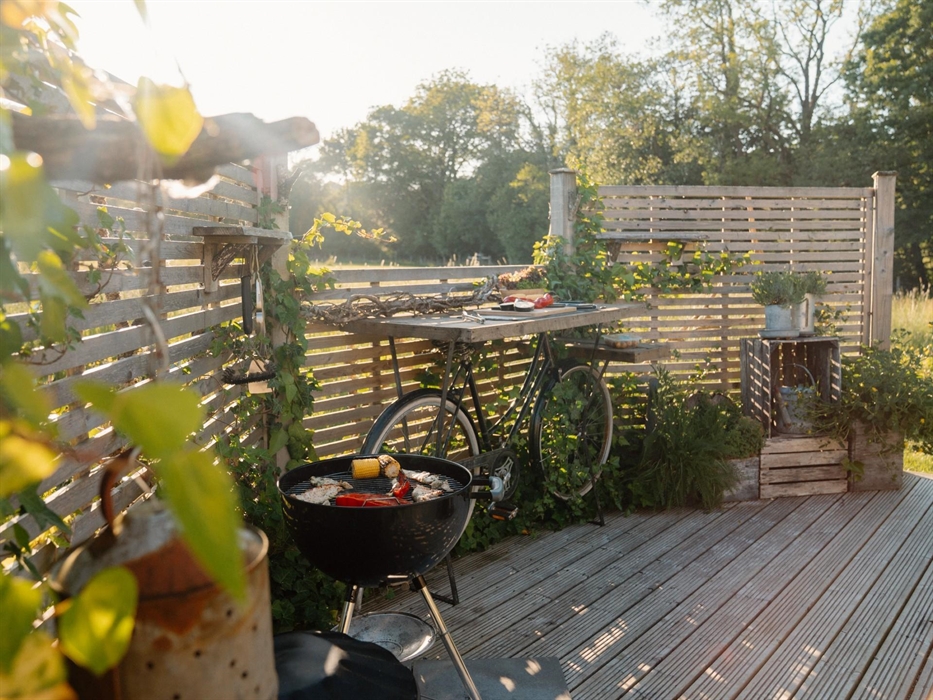 BBQ in the Nook  - Luxury Glamping Cabin Carmarthenshire, West Wales