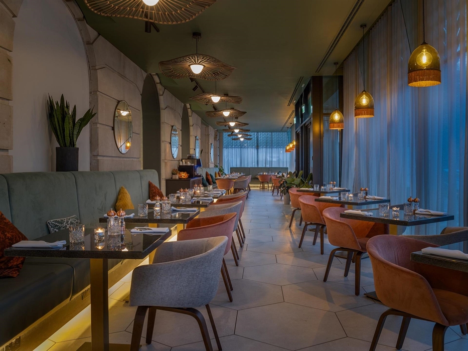 At Graze, sustainability is key. We prioritize local sourcing for an authentic Welsh flavor, choosing premium products from top local suppliers. Roote