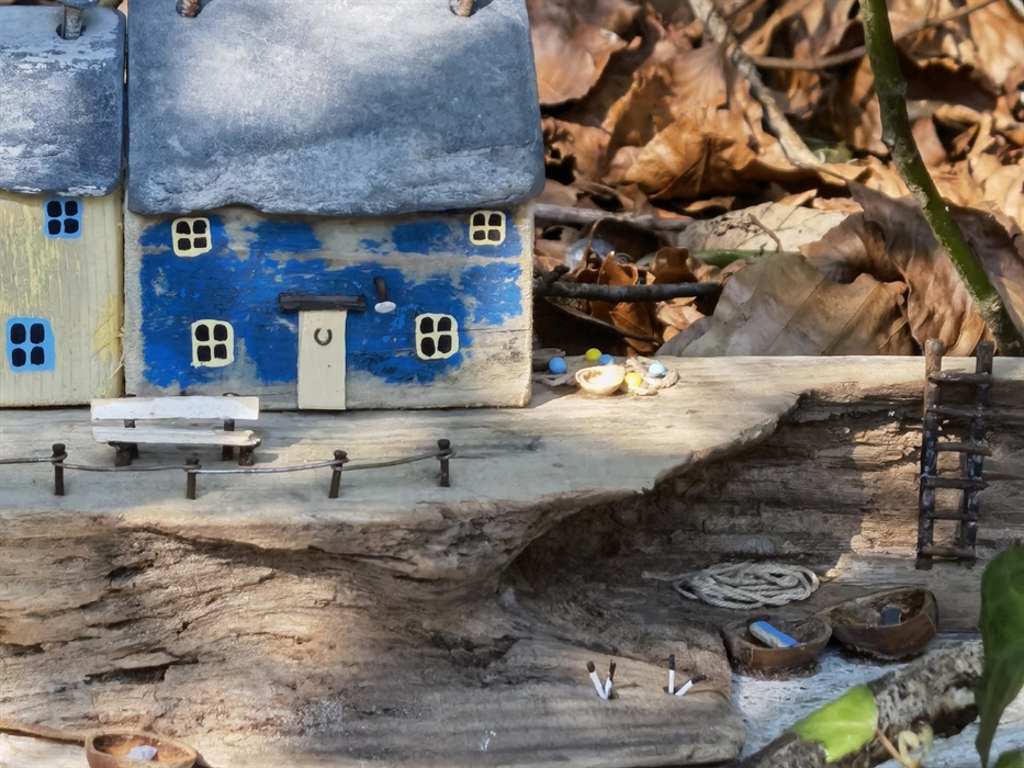 Whitesands Bay Cottages -Driftwood Model - Trysorau Cymraeg (Welsh Treasures).
Oriel Llanteglos Gallery, Llanteglos Estate, Llanteg, Pembrokeshire SA