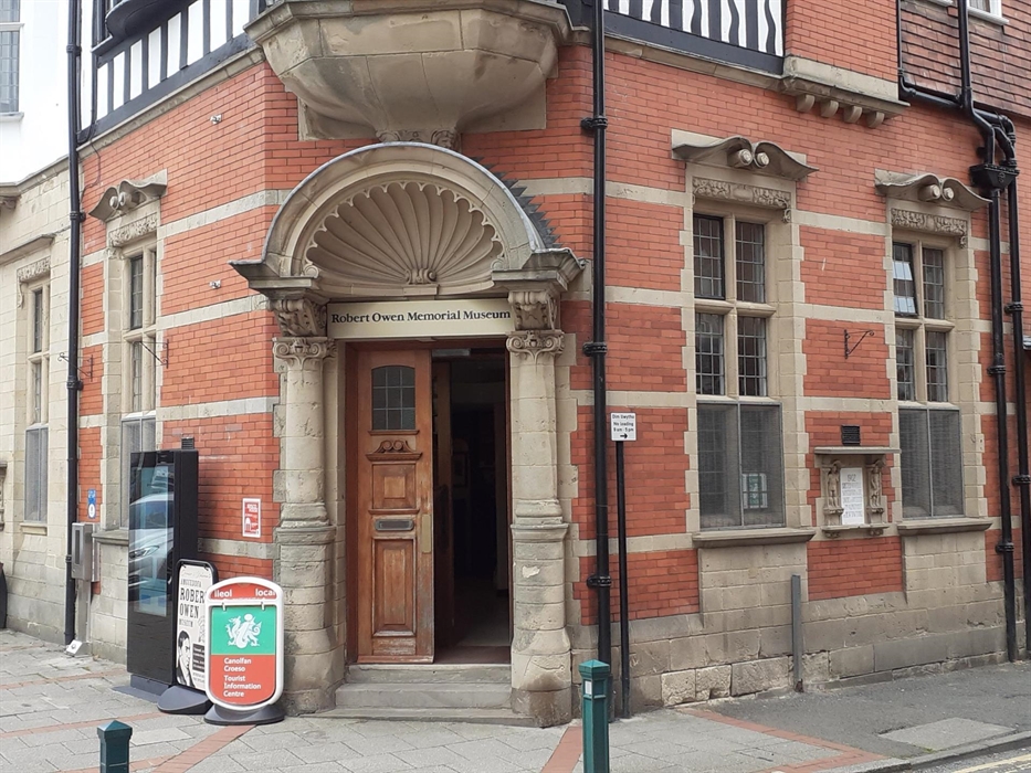 Robert Owen Museum entrance. Come find the museum in Broad Street, Newtown. Open weekdays from 11am to 3pm.