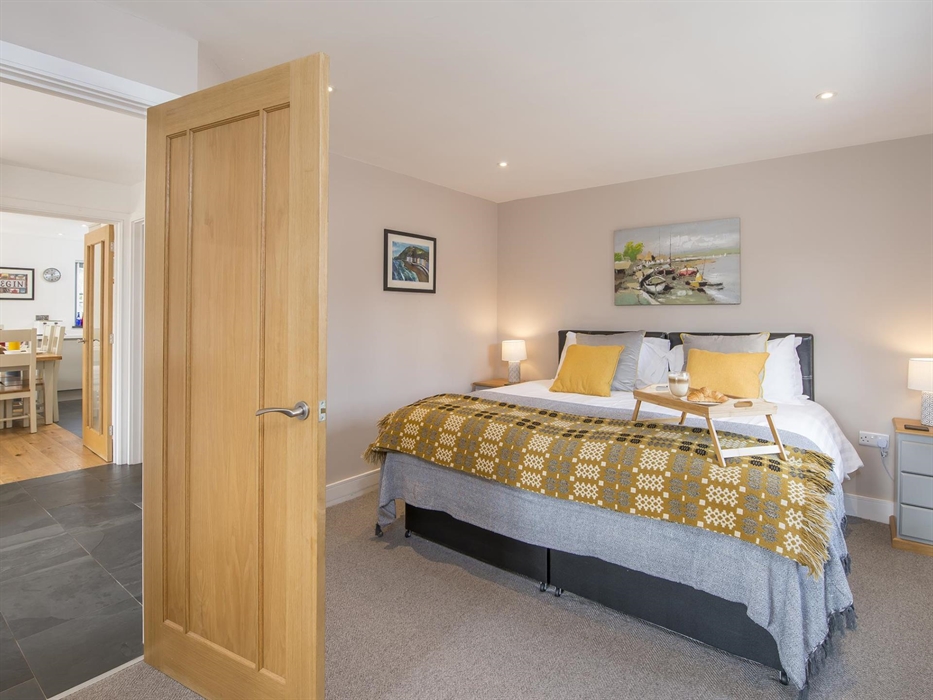 Ground Floor Super King / Twin -  sofa & tv area