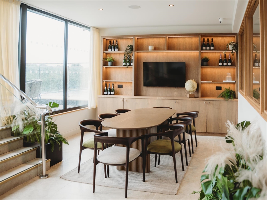 The Writers Room is a private first-floor meeting space with a TV and access to a private balcony. Ideal for intimate meetings. Screen and projector h