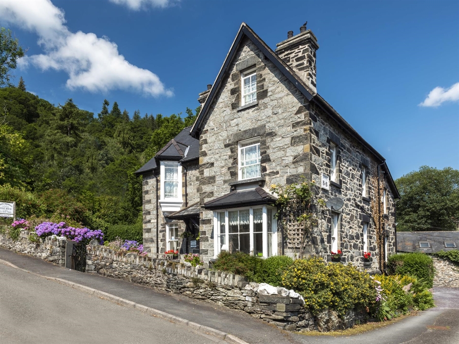 Garth Dderwen Guest House