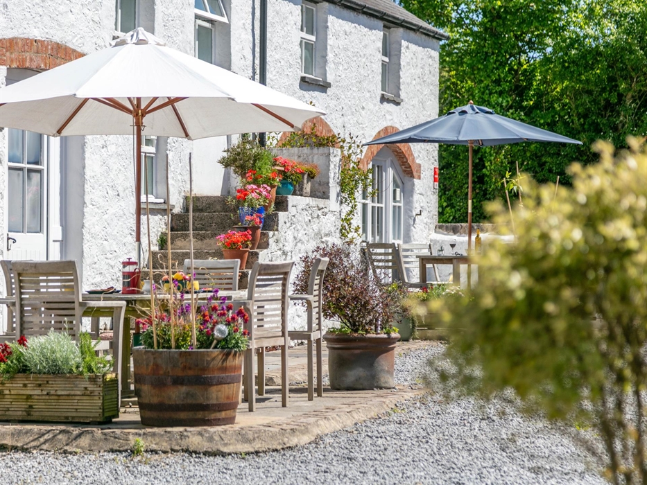 Self-catering cottages close to Freshwater East beach