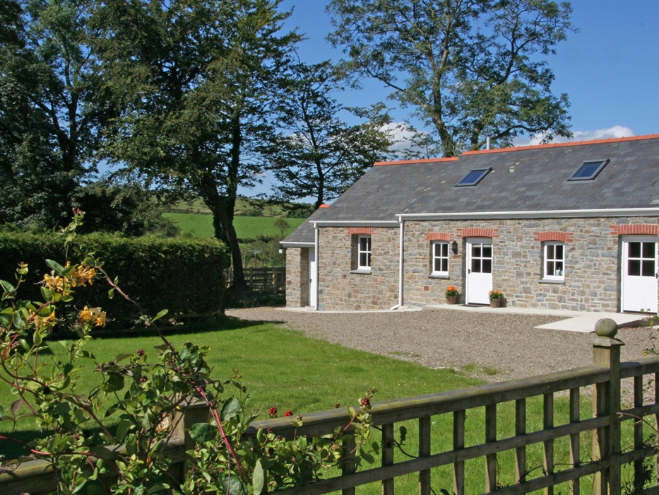 Front view of Bluebell Cottage