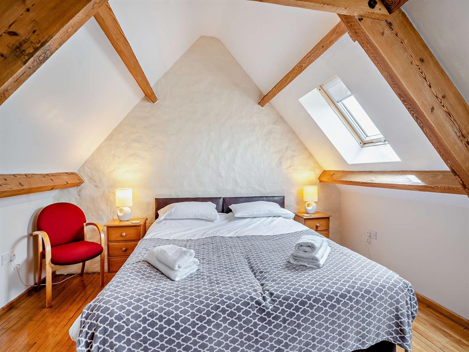 The Granary, first bedroom. Two superking or twin beds on request