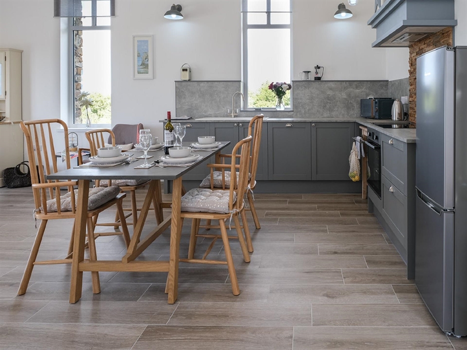 Kitchen/dining/living room