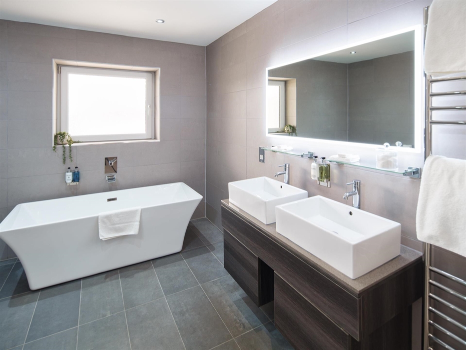 Luxury Suite Bathroom at The Cliff Hotel & Spa