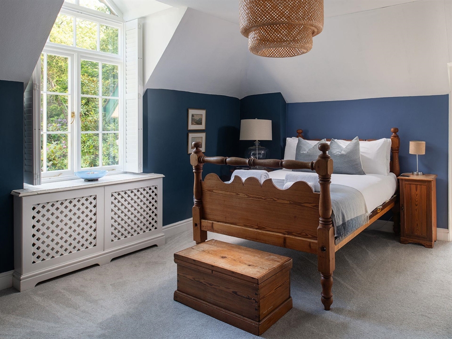 The Cors Country House