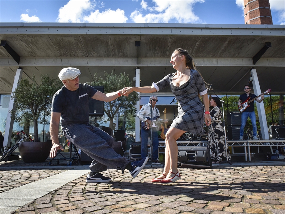 Couple dancing in the street at the Swansea Jazz Festival