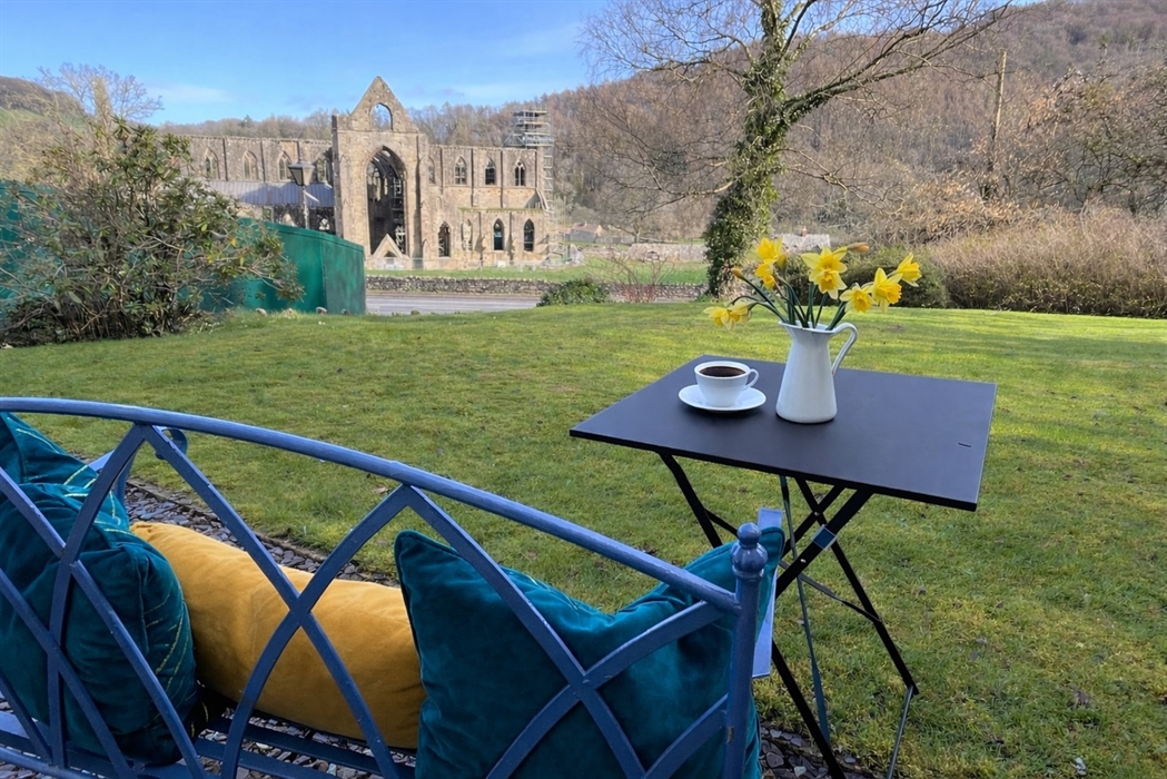 Relax outside Tintern Abbey  Cottage and gaze at Tintern Abbey.